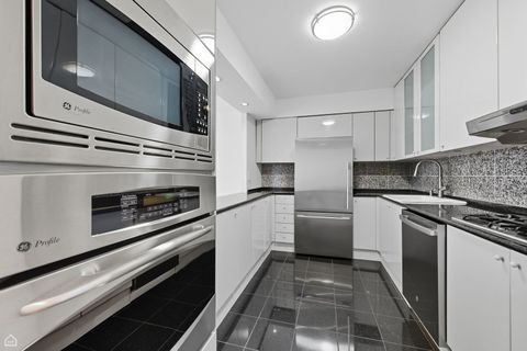 Tiny photo for 2800 N Lake Shore Drive #305, Chicago, IL 60657 (MLS # 12507814)