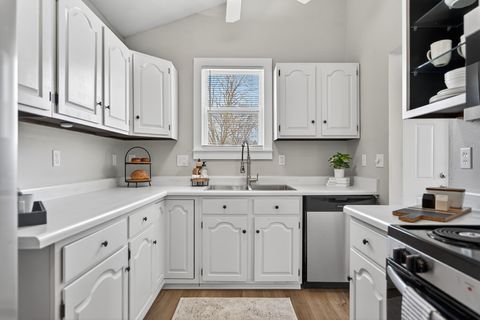 Tiny photo for 711 Renrose Avenue, Loves Park, IL 61111 (MLS # 12600676)