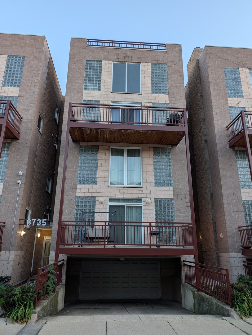 8735 W CATHERINE Avenue 8