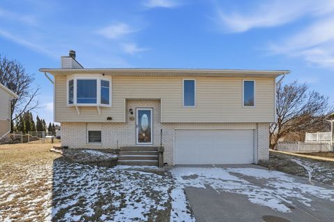 Photo of 109 Blackhawk Drive, Park View, IA 52748 (MLS # 12556173)