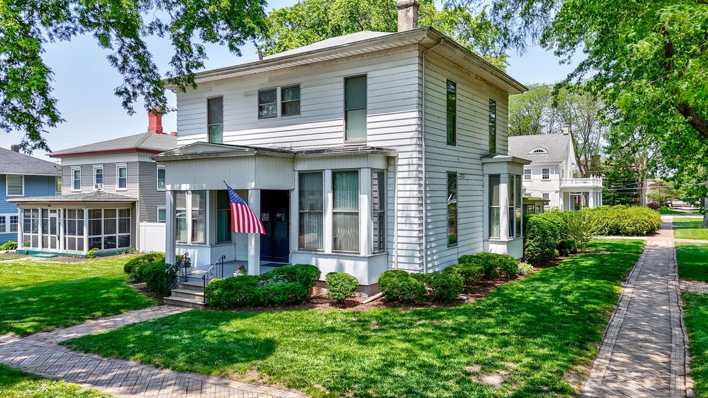 Photo for 326 Congress Street, Ottawa, IL 61350 (MLS # 12463885)