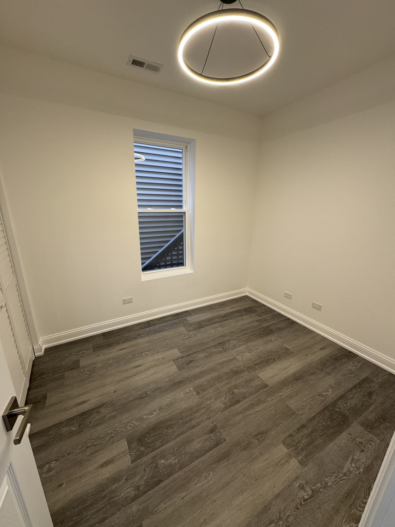 4521 S Hermitage Avenue