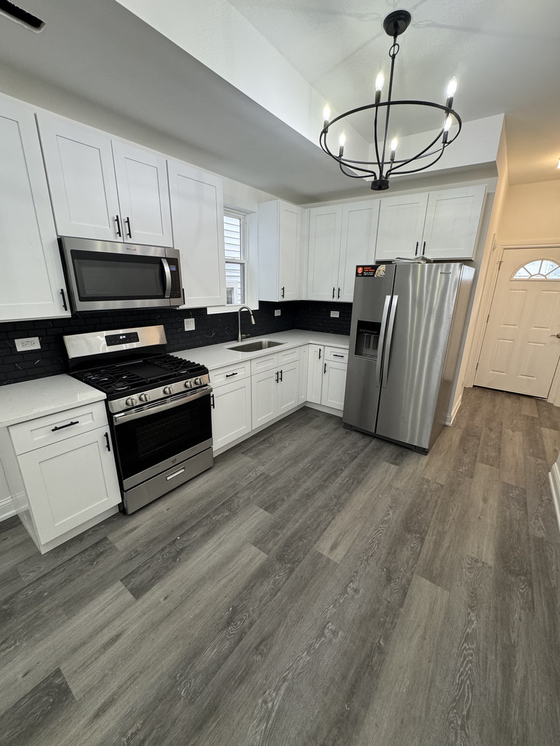 4521 S Hermitage Avenue