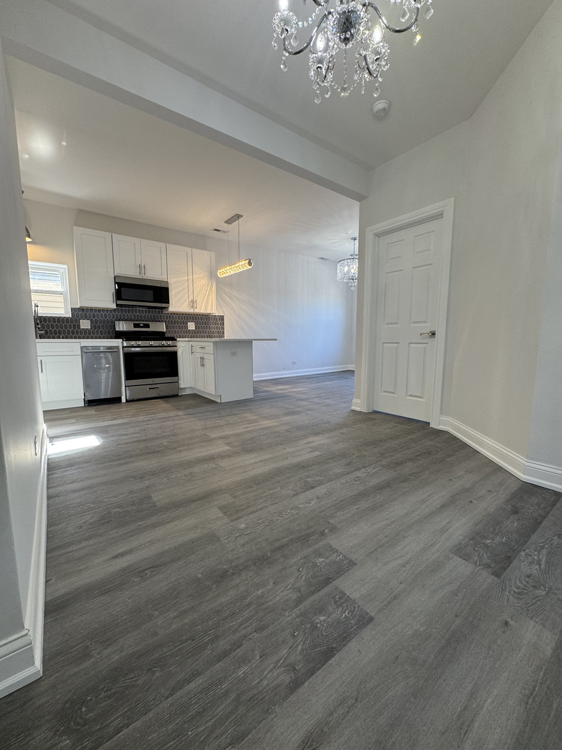 4521 S Hermitage Avenue