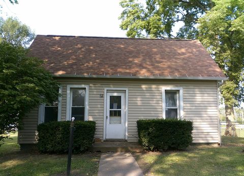 Photo of 701 S Cain Street, Clinton, IL 61727 (MLS # 12476506) Photo of 701 S Cain Street, Clinton, IL 61727 (MLS # 12476506)