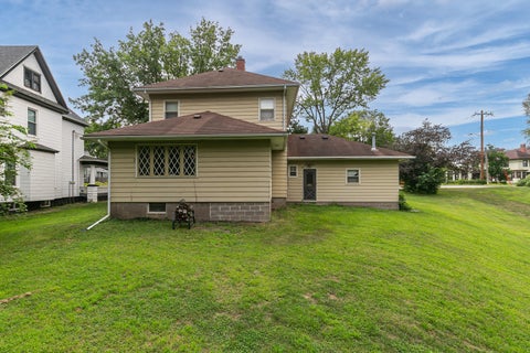 Tiny photo for 1105 11th Avenue, Moline, IL 61265 (MLS # 12717108)