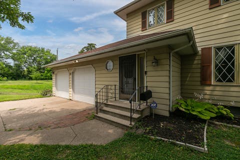 Tiny photo for 1105 11th Avenue, Moline, IL 61265 (MLS # 12717108)