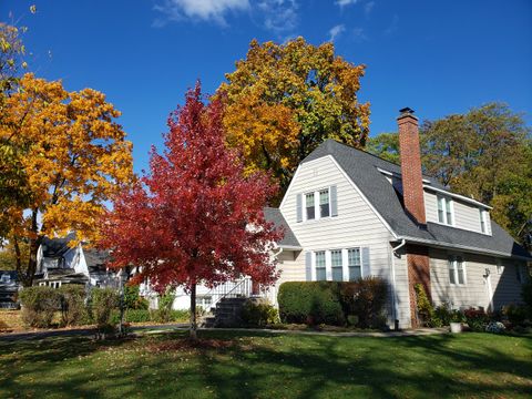 Photo of 5433 BROOKBANK Road, Downers Grove, IL 60515 (MLS # 12604005)