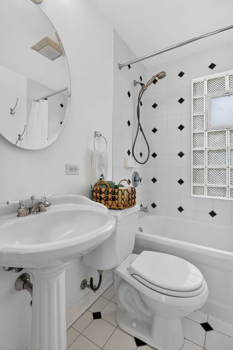 Tiny photo for 5433 BROOKBANK Road, Downers Grove, IL 60515 (MLS # 12604005)