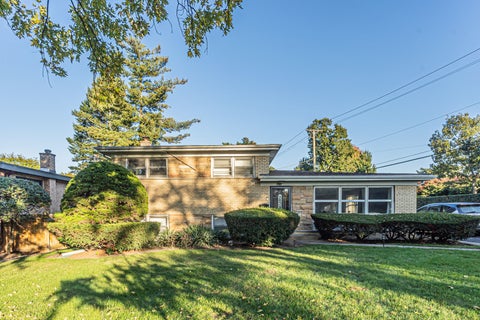 Tiny photo for 200 Sunset Drive, Wilmette, IL 60091 (MLS # 12790340)