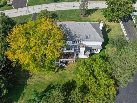 Tiny photo for 304 Surrey Lane, Lincolnshire, IL 60045 (MLS # 12532444)