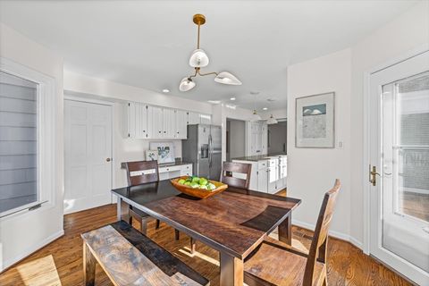 Tiny photo for 304 Surrey Lane, Lincolnshire, IL 60045 (MLS # 12532444)