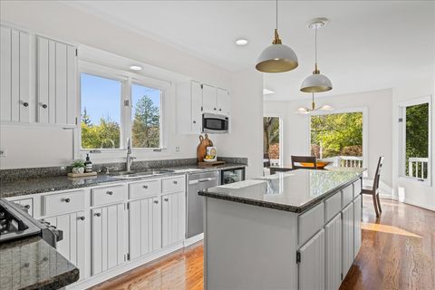 Tiny photo for 304 Surrey Lane, Lincolnshire, IL 60045 (MLS # 12532444)