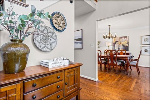 Tiny photo for 304 Surrey Lane, Lincolnshire, IL 60045 (MLS # 12532444)