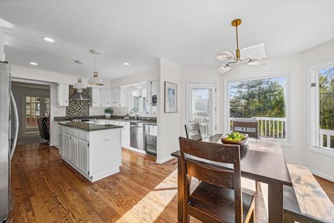 Tiny photo for 304 Surrey Lane, Lincolnshire, IL 60045 (MLS # 12532444)