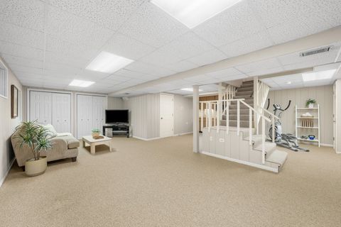 Tiny photo for 304 Surrey Lane, Lincolnshire, IL 60045 (MLS # 12532444)