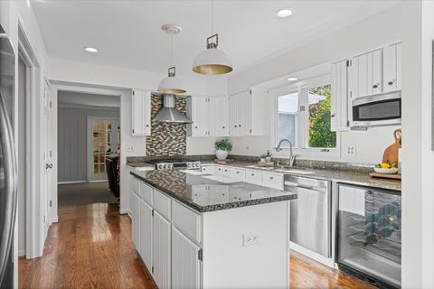 Tiny photo for 304 Surrey Lane, Lincolnshire, IL 60045 (MLS # 12532444)