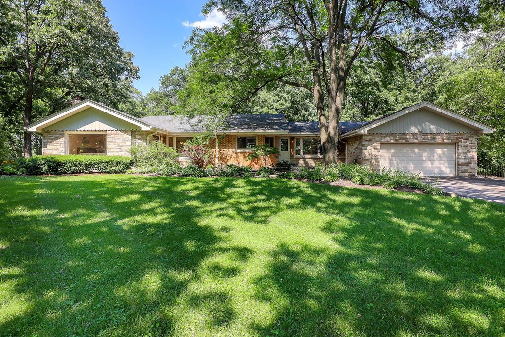 Photo for 12525 S Pawnee Road, Palos Park, IL 60464 (MLS # 12428455)