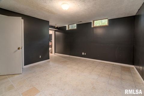 Tiny photo for 412 Wagon Wheel Rd Road, Carbondale, IL 62901 (MLS # EB460625)