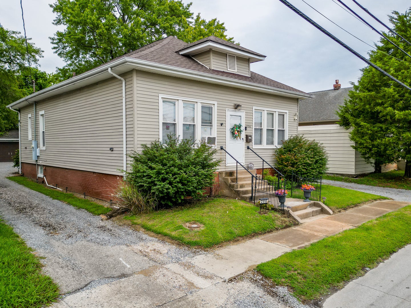 206 W White Street