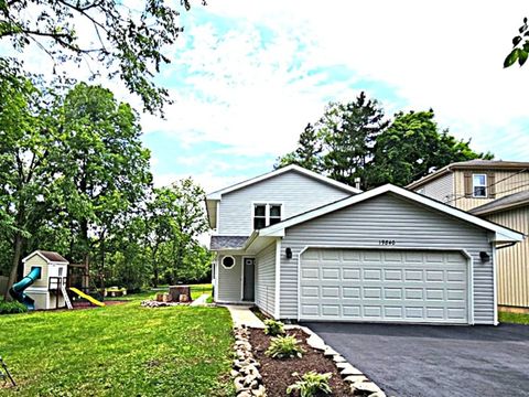 Single Family Residence in Mundelein IL 19840 West Shore Drive.jpg