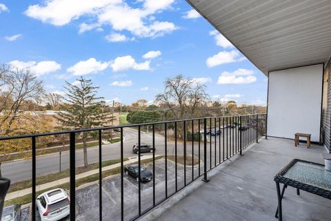 Tiny photo for 4900 Foster Street #304, Skokie, IL 60077 (MLS # 12517037)