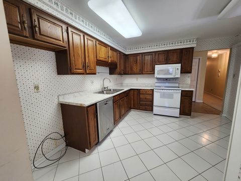 Tiny photo for 1050 S Nelson Avenue #4, Kankakee, IL 60901 (MLS # 12567781)