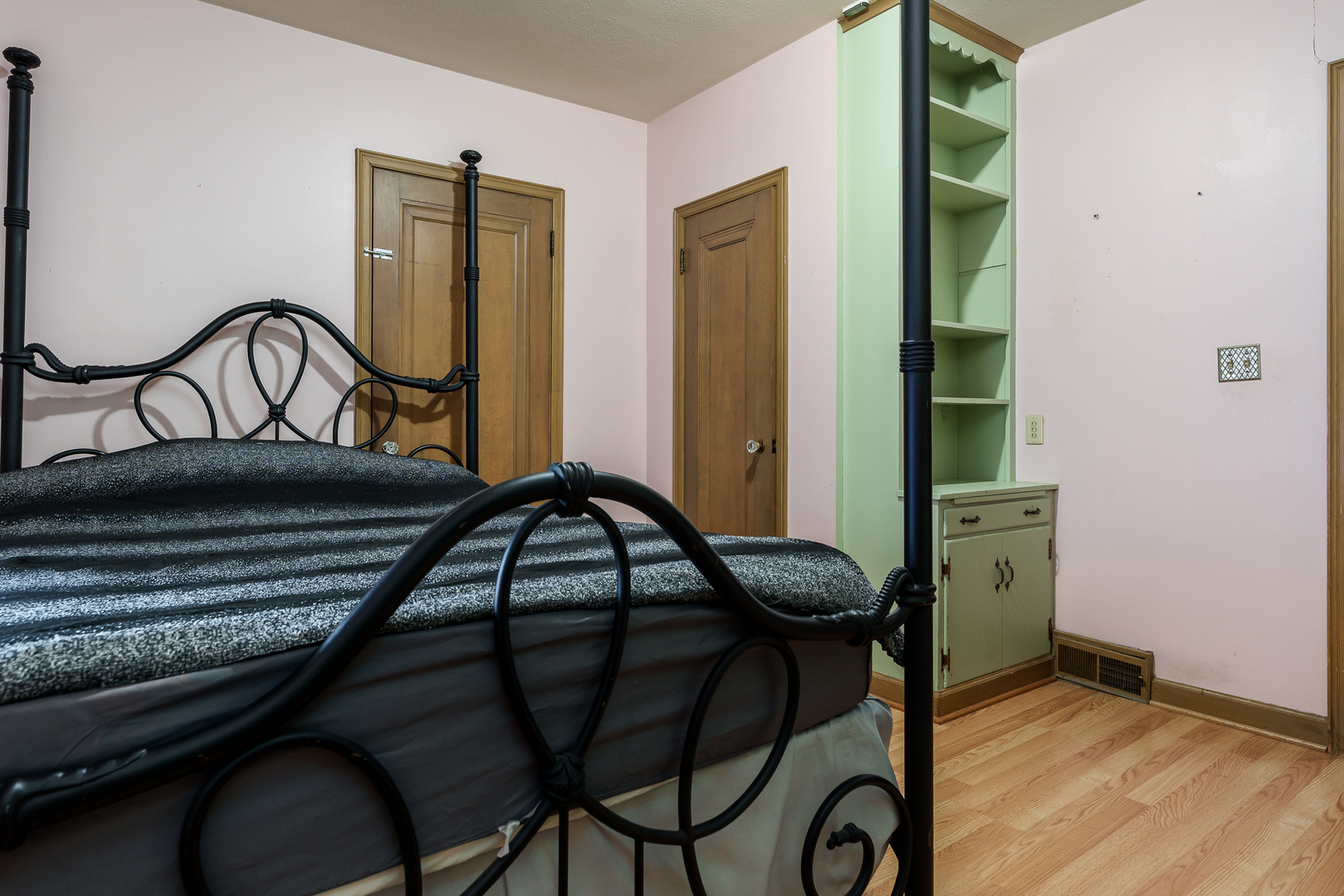 Rockford, Illinois 61107, United States, 2 Bedrooms Bedrooms, ,2 BathroomsBathrooms,Residential,Active,195052