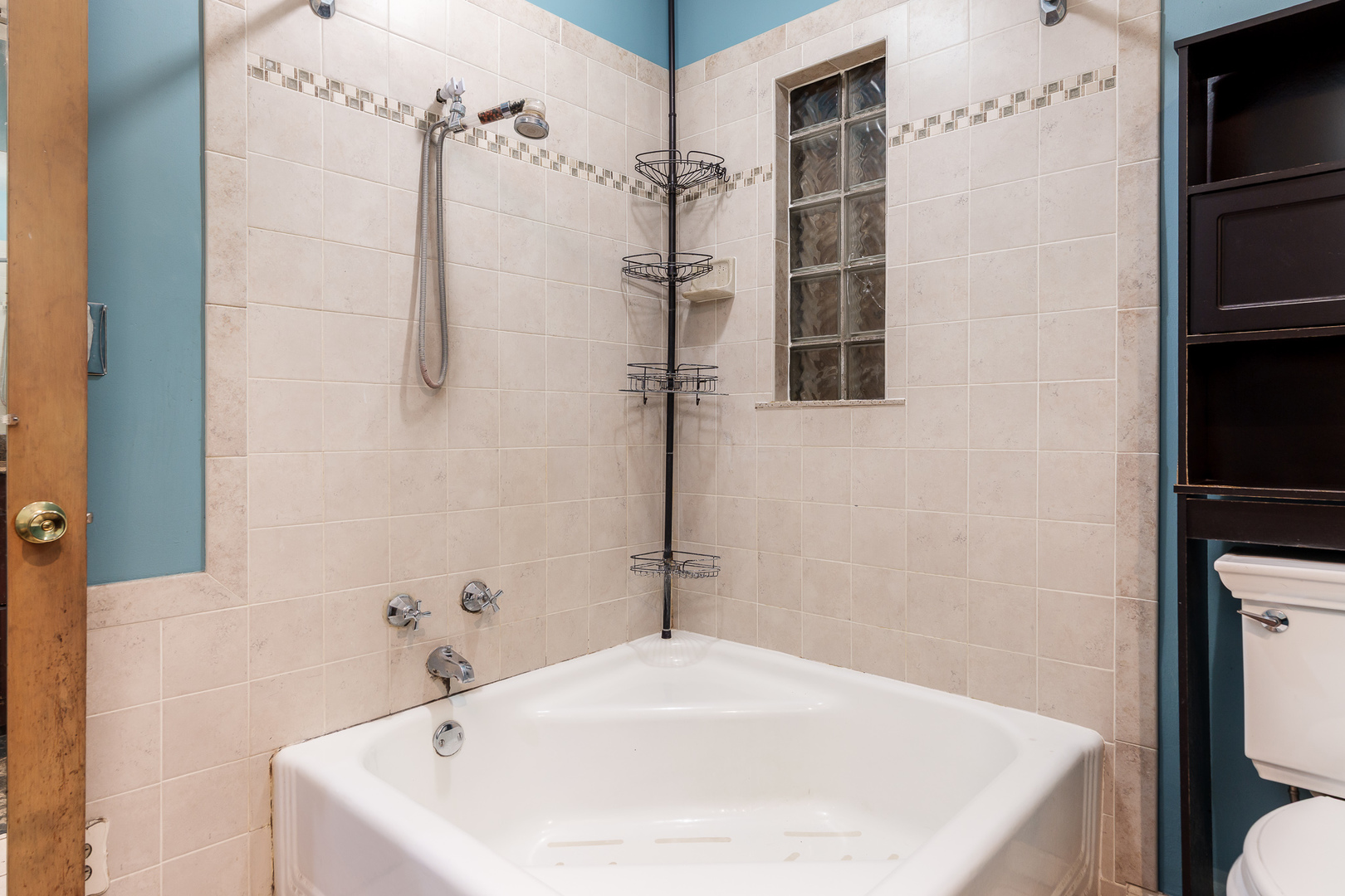 Rockford, Illinois 61107, United States, 2 Bedrooms Bedrooms, ,2 BathroomsBathrooms,Residential,Active,195052