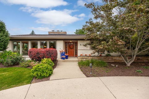 Tiny photo for 12 Meadowood Drive, Oak Brook, IL 60523 (MLS # 12756857)