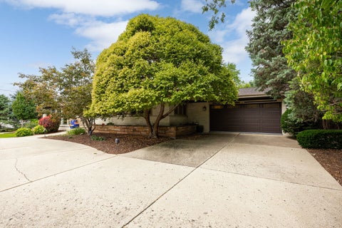 Tiny photo for 12 Meadowood Drive, Oak Brook, IL 60523 (MLS # 12756857)