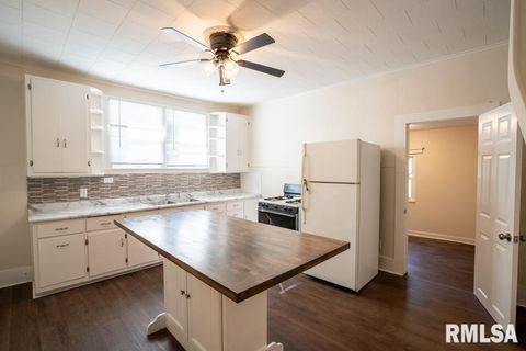 Tiny photo for 1713 W DEWEY Street, Marion, IL 62959 (MLS # QC4268533)