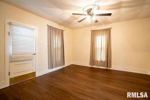 Tiny photo for 1713 W DEWEY Street, Marion, IL 62959 (MLS # QC4268533)