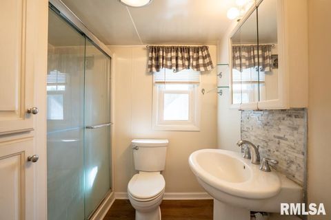 Tiny photo for 1713 W DEWEY Street, Marion, IL 62959 (MLS # QC4268533)