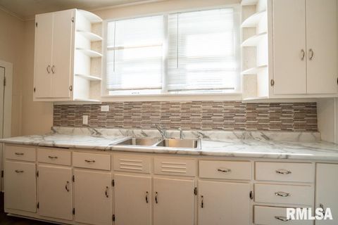 Tiny photo for 1713 W DEWEY Street, Marion, IL 62959 (MLS # QC4268533)