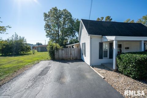 Tiny photo for 1713 W DEWEY Street, Marion, IL 62959 (MLS # QC4268533)