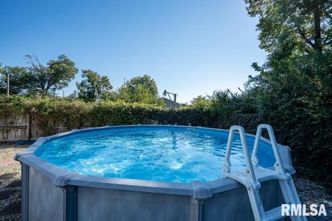 Tiny photo for 1713 W DEWEY Street, Marion, IL 62959 (MLS # QC4268533)