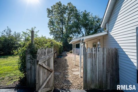 Tiny photo for 1713 W DEWEY Street, Marion, IL 62959 (MLS # QC4268533)