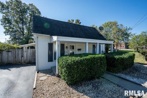 Photo of 1713 W DEWEY Street, Marion, IL 62959 (MLS # QC4268533)