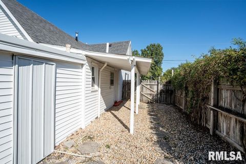 Tiny photo for 1713 W DEWEY Street, Marion, IL 62959 (MLS # QC4268533)