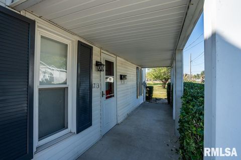 Tiny photo for 1713 W DEWEY Street, Marion, IL 62959 (MLS # QC4268533)