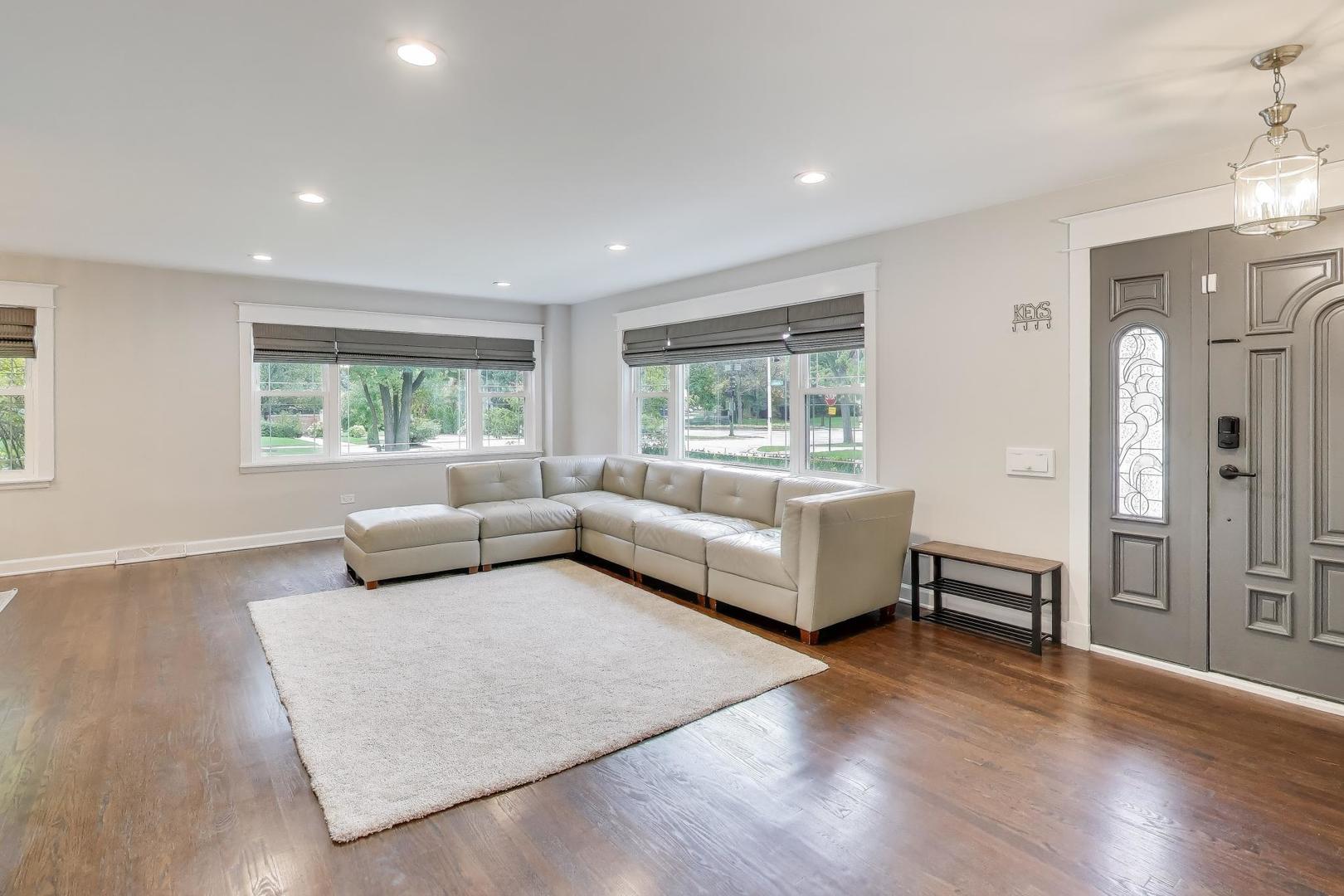 6025 N Hiawatha Avenue