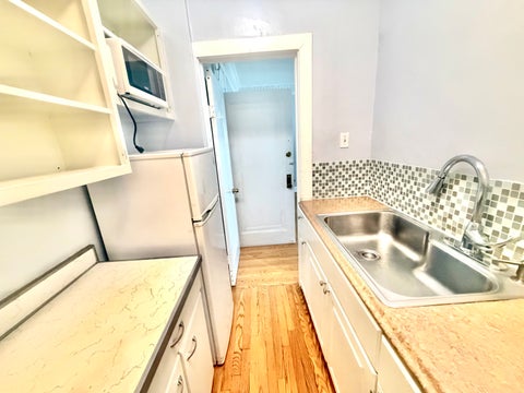Tiny photo for 6101 N Sheridan Road #11E, Chicago, IL 60660 (MLS # 12700197)
