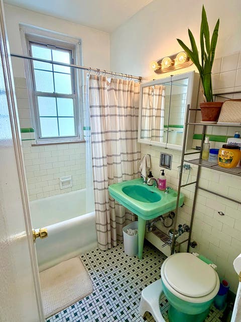 Tiny photo for 6101 N Sheridan Road #11E, Chicago, IL 60660 (MLS # 12700197)