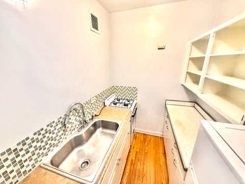 Tiny photo for 6101 N Sheridan Road #11E, Chicago, IL 60660 (MLS # 12700197)