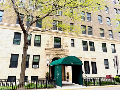 Photo of 6101 N Sheridan Road #11E, Chicago, IL 60660 (MLS # 12700197)