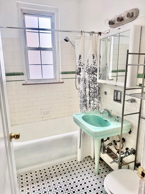 Tiny photo for 6101 N Sheridan Road #11E, Chicago, IL 60660 (MLS # 12700197)