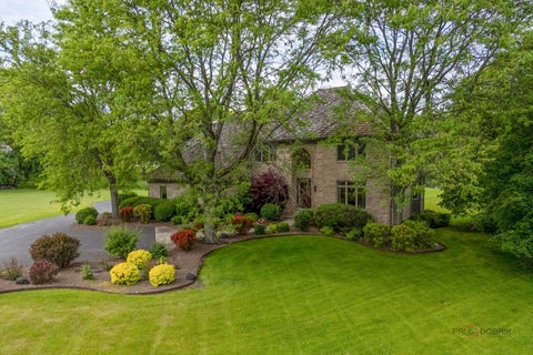 Tiny photo for 5420 Belmont Court, Libertyville, IL 60048 (MLS # 12711143)