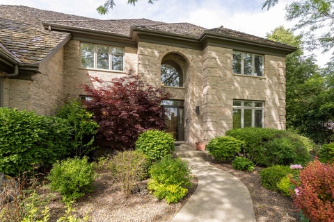 Tiny photo for 5420 Belmont Court, Libertyville, IL 60048 (MLS # 12711143)