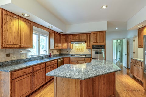 Tiny photo for 5420 Belmont Court, Libertyville, IL 60048 (MLS # 12711143)